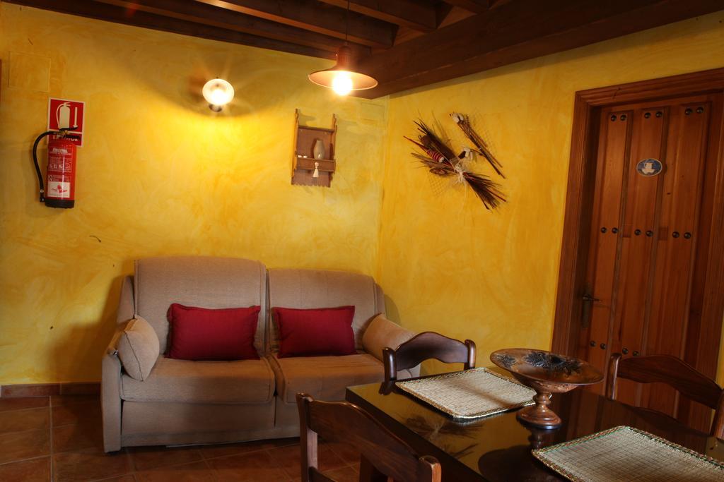 Apartamentos Rurales La Solana Robledillo De Gata Exteriör bild