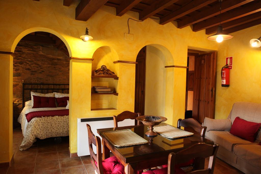 Apartamentos Rurales La Solana Robledillo De Gata Exteriör bild